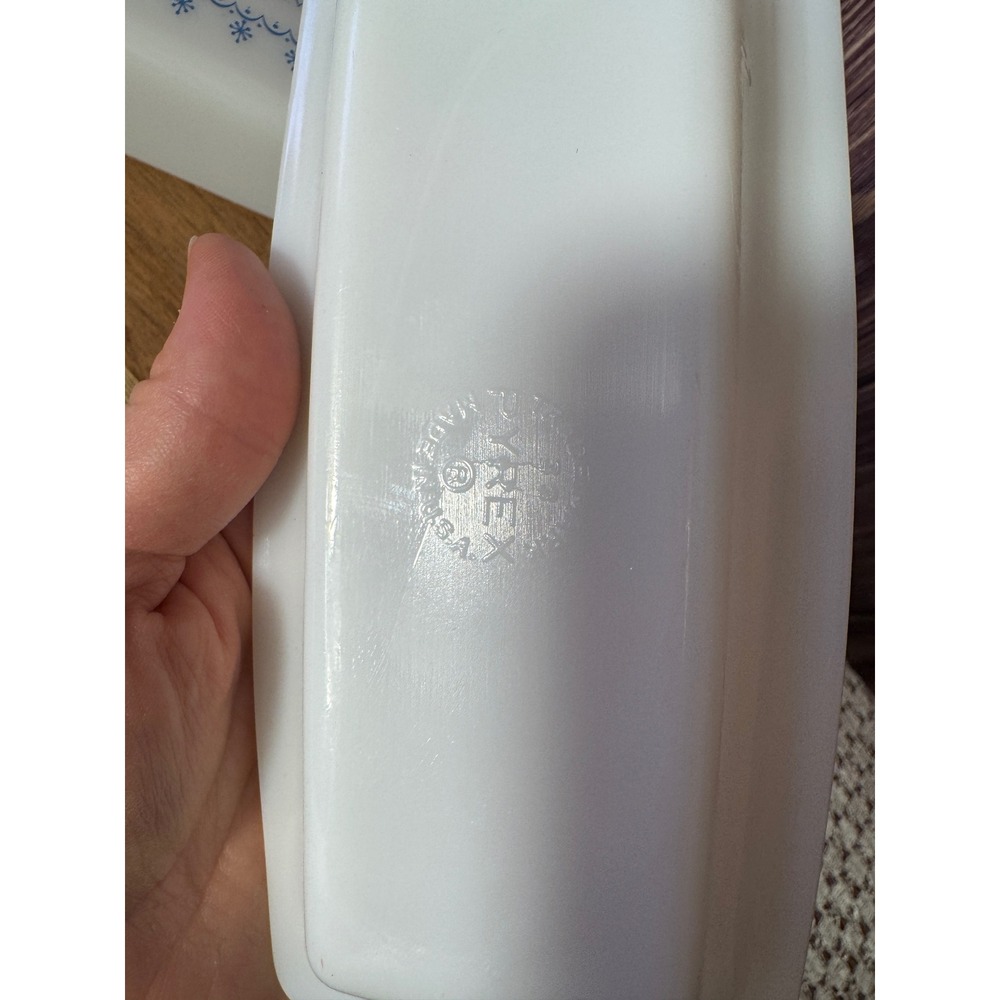 Pyrex Butter Dish White Blue Snowflake Garland Milk Glass Vintage - Picture 5 of 6